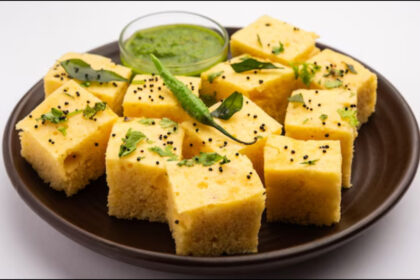 बिना बेसन के सिर्फ पोहा से बना लें स्पंजी ढोकला, मार्केट से खरीदकर खाना भूल जाएंगे – India TV Hindi