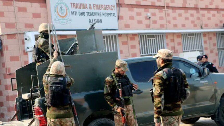 48 घंटे के अंदर दूसरे बड़े हमले से दहशत में पाकिस्तान, सुसाइड अटैक में मारे गए सैनिक – India TV Hindi