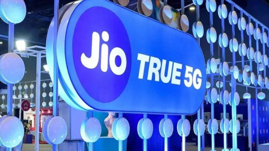 Jio ने दूर कर दी 49 करोड़ यूजर्स की टेंशन, पूरे एक साल के लिए मुफ्त में मिलेगा इंटरनेट  – India TV Hindi