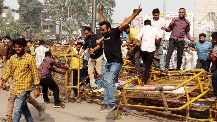 UPPSC Protest: आयोग की परीक्षा को लेकर नहीं देखा इतना बड़ा आंदोलन… पहले भर्ती के लिए कब-कब हुए बड़े प्रदर्श