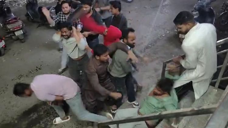 खाने के बिल पर बवाल: बरेली में युवकों ने कैफे में की तोड़फोड़, संचालक को पीटा, 26 आरोपियों पर मुकदमा
