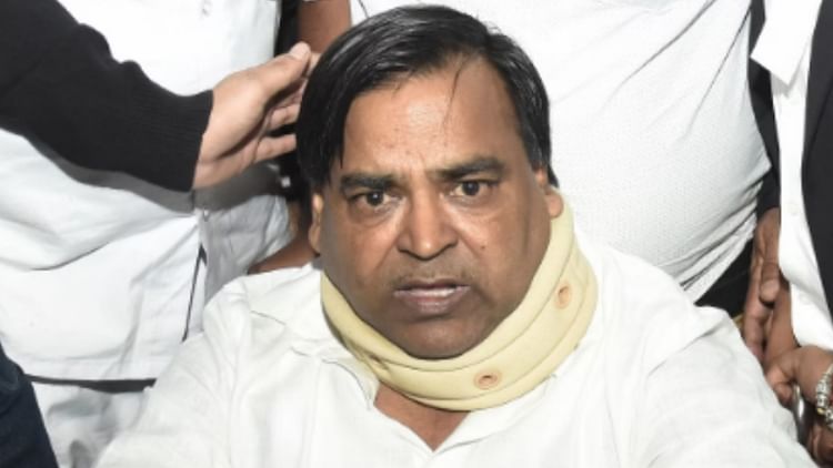 यूपी: पूर्व मंत्री गायत्री प्रजापति की चार बेनामी संपत्तियों को आयकर विभाग ने किया जब्त