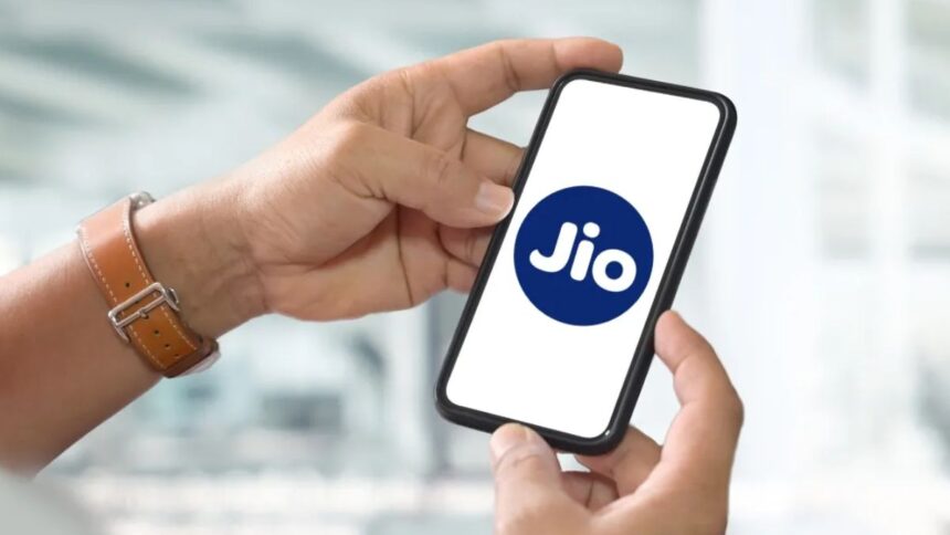 Jio यूजर्स सावधान, एक गलती से निकल जाएगी कॉल हिस्ट्री, खुल जाएगी पोल-पट्टी – India TV Hindi