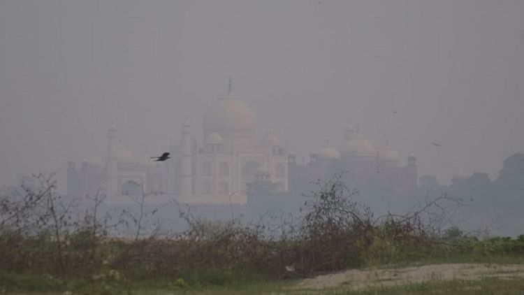 UP: आगरा की हवा समीर एप पर हवा बेहतर, स्मार्ट सेंसरों में खराब…लागू न हुआ ग्रैप-1