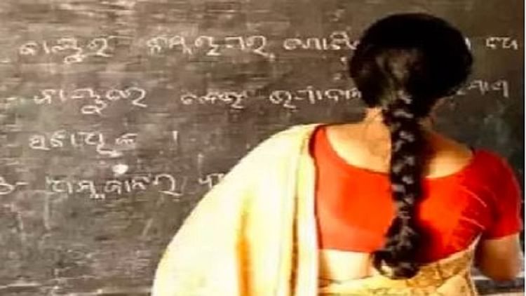 UP: शिक्षिका के साथ ऐसी हरकत…दहशत में छोड़ दिया स्कूल में पढ़ाना, घर से निकलने में लग रहा डर