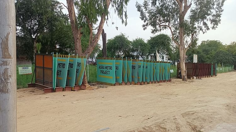 Agra Metro: अभी सिकंदरा नहीं बल्कि आईएसबीटी तक दौड़ेगी मेट्रो, दो साल करना पड़ेगा इंतजार
