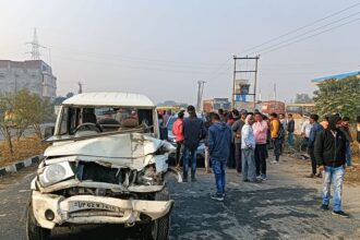 तेज रफ्तार का कहर: हाईवे पर बच्चों से भरी बोलेरो की कार से भिड़ंत, चालक समेत कई बच्चे घायल