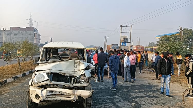 तेज रफ्तार का कहर: हाईवे पर बच्चों से भरी बोलेरो की कार से भिड़ंत, चालक समेत कई बच्चे घायल