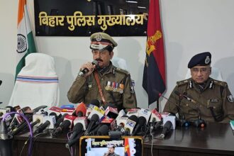 Bihar Police : डीजीपी पद छिने जाने के बाद मीडिया के बीच आए IPS आलोक राज; जानें, किसके बारे में क्या कहा?