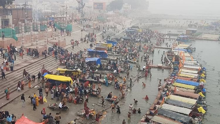 Makar Sankranti 2025: मकर संक्रांति पर श्रद्धालुओं ने सरयू में लगाई आस्था की डुबकी, उमड़ा सैलाब
