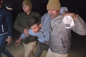 मथुरा न्यूज: 25 हजार के इनामी दो बदमाश गिरफ्तार, पुलिस टीम पर किए फायर; फिर भी न भाग सके