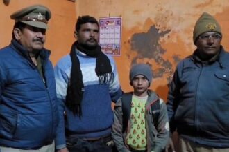 Budaun News: साइकिल से बिसौली चौकी पहुंचा चंदौसी का छात्र, बताई ऐसी बात, पुलिस रह गई हैरान