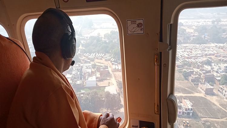 Mahakumbh : सीएम योगी आदित्यनाथ ने लिया महाकुंभ का हवाई सर्वेक्षण, सुरक्षा व्यवस्था का लिया जायजा