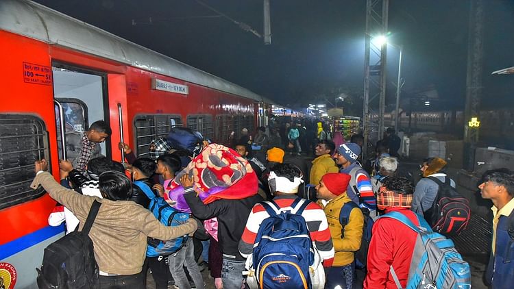 Mahakumbh 2025: फिर उमड़ी आस्था… माघ पूर्णिमा और महाशिवरात्रि के लिए चलेंगी 26 महाकुंभ विशेष ट्रेनें