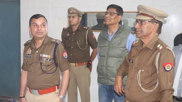 Moradabad Police: तीन इंस्पेक्टर और 41 दरोगा बदले, विवेचना में लापरवाही बरतने पर रेल चौकी प्रभारी निलंबित