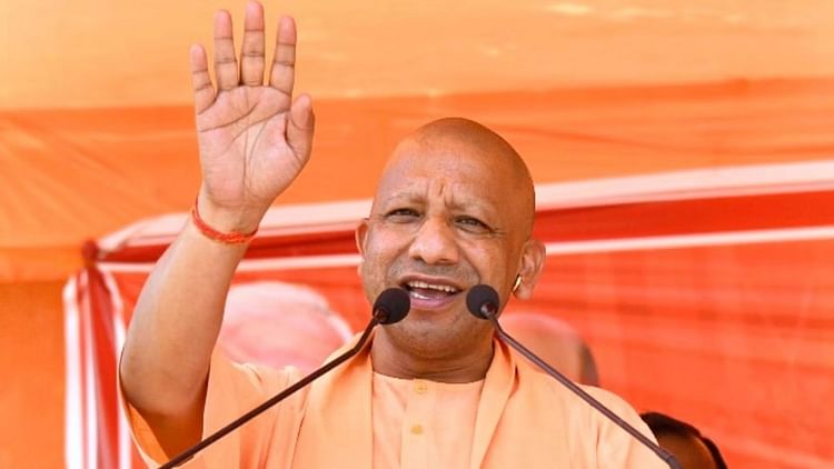 UP: मुख्यमंत्री योगी ने नई सीएम रेखा गुप्ता को दी बधाई, बोले- सुरक्षा और सुशासन का आदर्श मानक बनेगी द