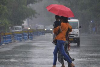 देश के 14 राज्यों में बारिश की चेतावनी, तेज हवाओं के साथ पड़ सकते हैं ओले  – India TV Hindi
