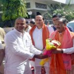 Shamli: पूर्व डिप्टी सीएम बोले, वक्फ की जमीन पर बिल्डरों का कब्जा, भड़काने वाली बातें कर रहे असदुद्दीन