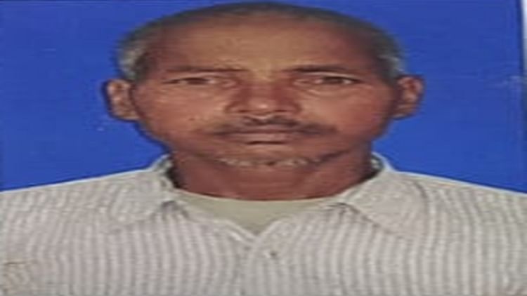 Aligarh News: रस्सी से लटका मिला ईंट भट्ठा चौकीदार का शव, हत्या कर फांसी पर लटकाने का आरोप