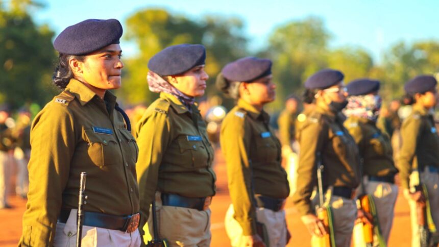 देश के पुलिस विभाग में 90% महिलाएं जूनियर रैंक पर कार्यरत, 960 महिलाएं ही IPS रैंक की – India TV Hindi