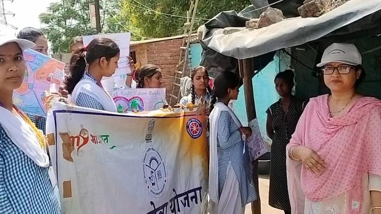 UP News: पोषण और स्वच्छता के प्रति चलाया गया जागरुकता अभियान, खानपान में मोटे अनाज का सेवन बढ़ाने की दी