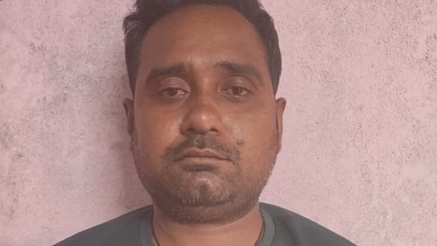 कर्नाटक एक्सप्रेस में बम रखे होने की दी थी धमकी, यूपी का मजदूर गिरफ्तार