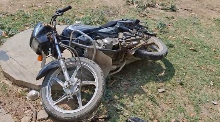 Hardoi Road Accident: अज्ञात वाहन से टकराई बाइक…तीन युवकों की मौत, शादी में वीडियोग्राफी कर लौट रहे थे वापस