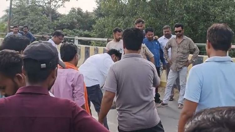 पीलीभीत में दर्दनाक हादसा: कोचिंग जा रही स्कूटी सवार छात्रा को ट्रक ने कुचला… मौत, छोटी बहन घायल