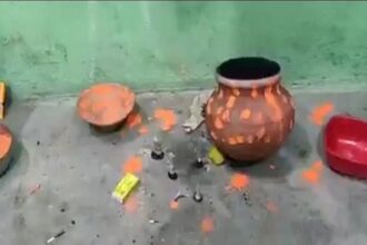 हवसी तांत्रिक: मां-बेटी से की छेड़छाड़, बोला-संबंध बनाओगी तब ही बनेगी मिट्टी की ईंट सोने की, 30 हजार डकारे