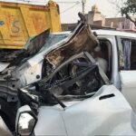 UP: झांसी में दर्दनाक हादसा, डिवाइडर से टकराई कार, तीन की मौत, बच्चों समेत पांच घायल