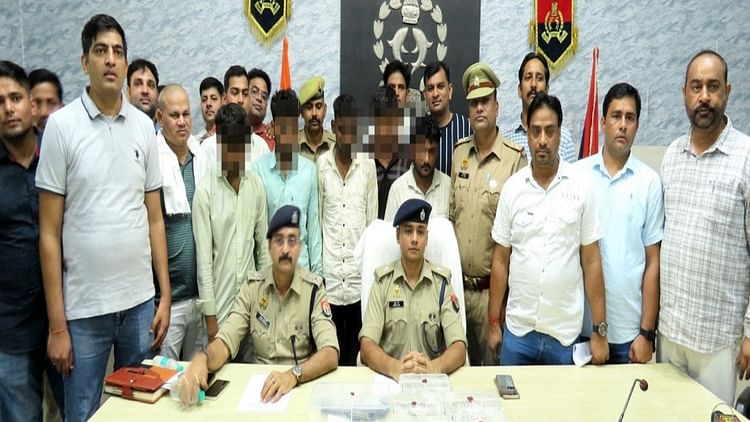 Aligarh News: फाइनेंस कर्मियों से लूट का खुलासा, पांच शातिर लुटेरे गिरफ्तार, कब्जे से 10 लाख रुपये भी बरामद
