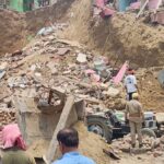 UP: मथुरा में बड़ा हादसा…टीला खिसकने से पांच मकान गिरे, प्रत्यक्षदर्शी बोले- बच्चे समेत कई लोग मलबे में दबे