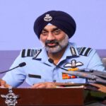 ‘उन्हें मनोहर कहानियां सुनाने दो, हमने तो काम कर दिया’, IAF प्रमुख ने पाक पर कसा तंज