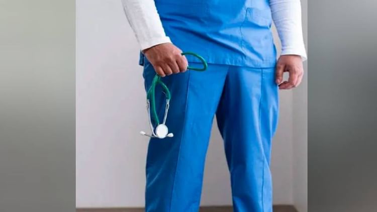 Lucknow News: रेजिडेंट डॉक्टर से छेड़छाड़ के मामले में प्रोफेसर की तैनाती बदली, भेजे गए मानसिक रोग विभाग