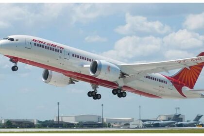 Air India: अमृतसर से बर्मिंघम जा रही एअर इंडिया की उड़ान की इमरजेंसी लैंडिंग, अचानक खुल गई विमान की RAT प्रणाली