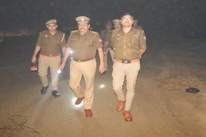 Moradabad Crime News: कंपाउंडर ने युवती से की छेड़खानी…जमकर हंगामा, गर्भवती को चाकू घोंपने वाला पति गिरफ्तार