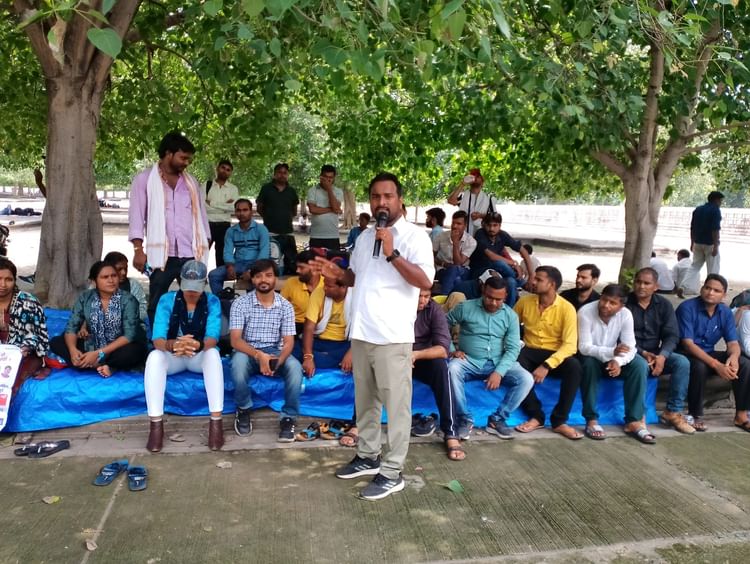 UP: 69000 शिक्षक भर्ती अभ्यर्थी नहीं मनाएंगे दिवाली, सरकार पर सुप्रीमकोर्ट में लचर पैरवी का लगाया आरोप