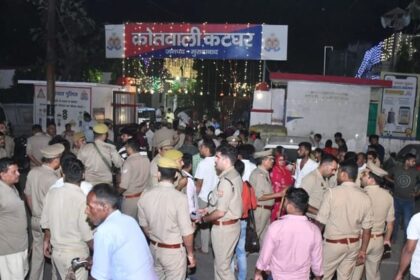 UP: पड़ोसी युवती संग मोमोज खाने गई थी किशोरी, रात में अस्पताल में भर्ती, फिर मौत; परिजन बोले- हत्या हुई है