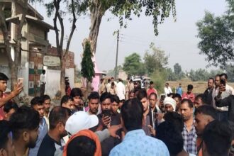 UP: अलीगढ़ में मंदिरों की दीवारों पर लिखा आई लव मोहम्मद, करणी सेना का हंगामा, पुलिस बल तैनात