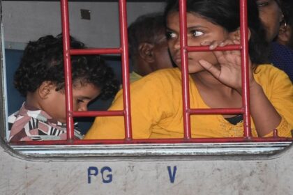 UP: विक्रमशिला एक्सप्रेस में बम की अफवाह फैलाने वाला गिरफ्तार, बोला- दहशत फैलती, लोग ट्रेन से कूदते तो मजा आता