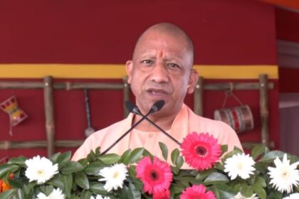 UP News: सीएम योगी ने जनजाति भागीदारी उत्सव का किया शुभारंभ, बिरसा मुंडा को दी श्रद्धांजलि