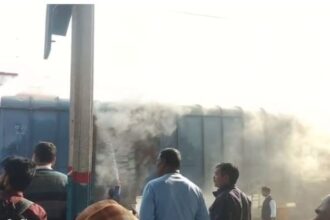 UP News: बरेली में मालगाड़ी के डिब्बे में भड़की आग, मची अफरातफरी; फायर ब्रिगेड ने पाया काबू