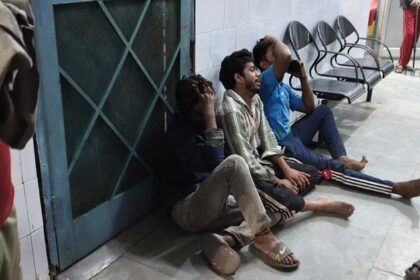 मुरादाबाद: बेटी की डोली उठने से पहले उठीं बहनोई और दामाद की अर्थी, गुस्साए लोगों ने सीएचसी में की तोड़फोड़