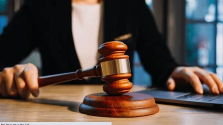 UP : हाईकोर्ट ने जताई आपत्ति- कहा- ट्रायल कोर्ट हिंदी या अंग्रेजी में लिखें फैसले, न हो दोनों का मिश्रण