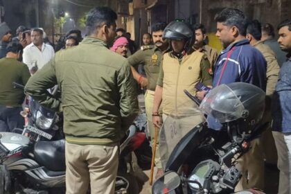 Varanasi News: पीआरवी सिपाहियों के साथ दबंगों ने की मारपीट, कंट्रोल रूम में शिकायत मिलने पर पहुंचे थे जवान