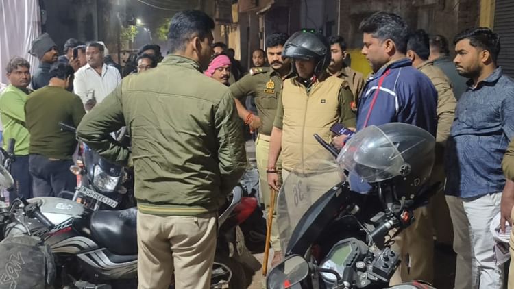 Varanasi News: पीआरवी सिपाहियों के साथ दबंगों ने की मारपीट, कंट्रोल रूम में शिकायत मिलने पर पहुंचे थे जवान
