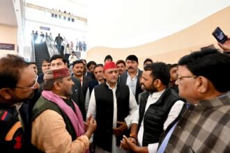 UP News: सपा विधायक सुधाकर सिंह के निधन पर अखिलेश यादव ने जताया शोक, परिजनों से की मुलाकात