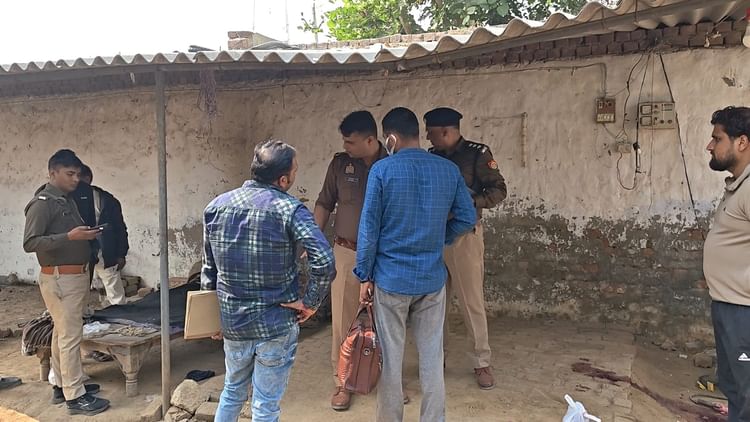 UP: आगरा में बड़ी वारदात…नौकर ने फावड़े से प्रहार कर मालिकन की कर दी हत्या, जांच में जुटी पुलिस