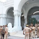 UP: सहाराश्री की पत्नी सपना रॉय ने सहारा शहर के घर से निकाला अपना सामान, अफसरों से नोकझोंक… फिर मिली अनुमति