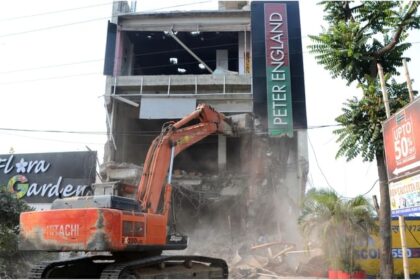 UP: वैध जमीन पर बनाया था अवैध शोरूम… बीडीए ने किया ध्वस्त; भूखंड-भवन खरीदने से पहले जरूर पता करें ये बातें